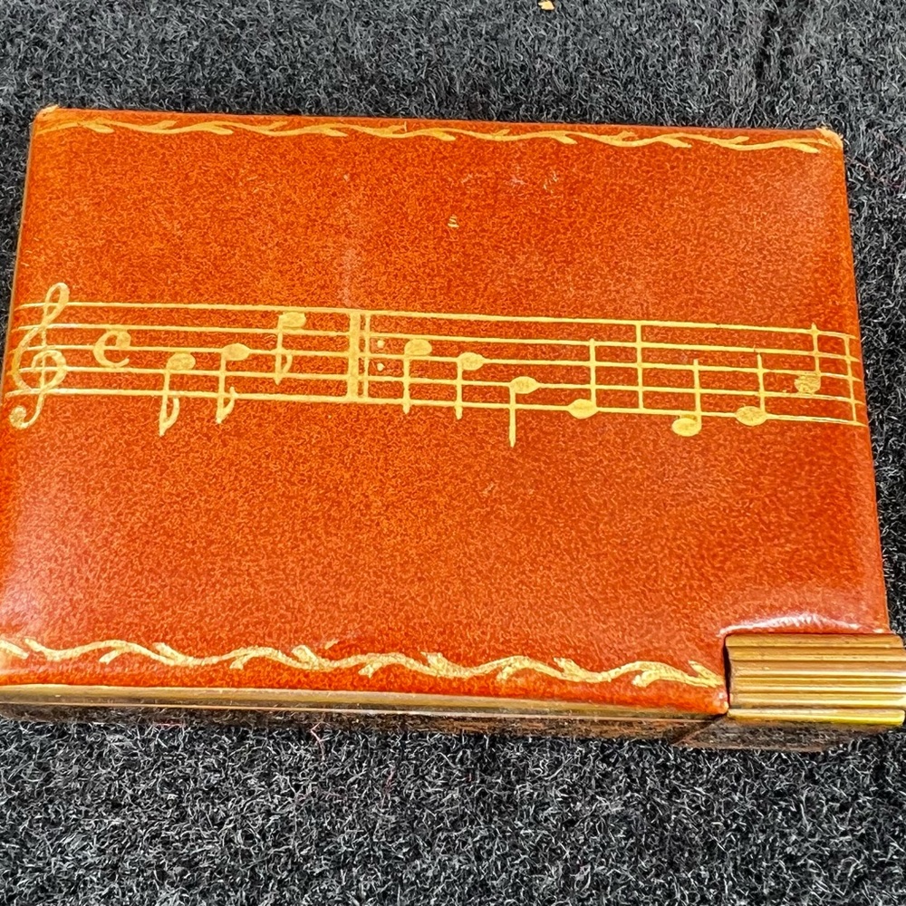 Vintage Volupte MUSICAL compact